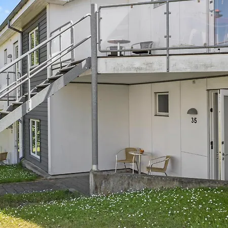 Sopark Lejl, 35 *